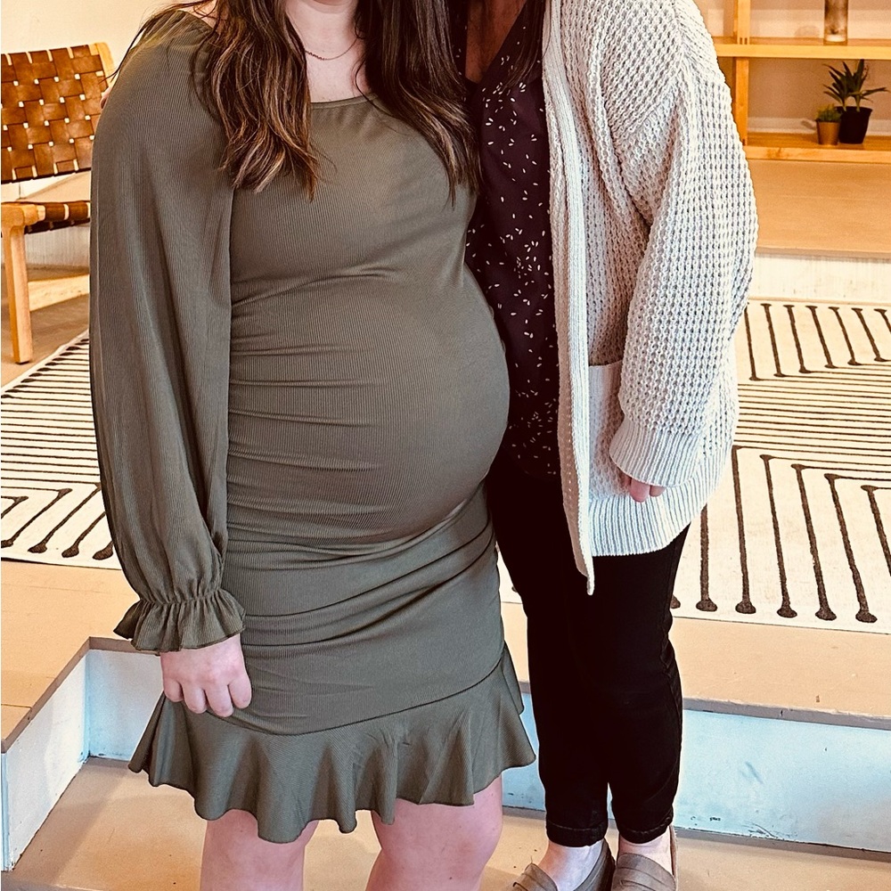 SOLD Green maternity dress size XL.